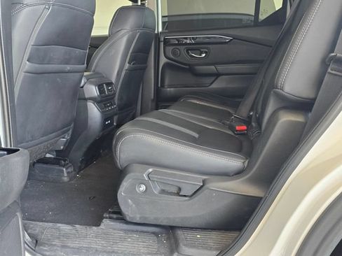 Used 2023 Honda Pilot Touring image 17
