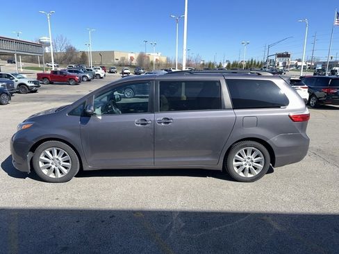 Used 2015 Toyota Sienna Limited Premium image 3
