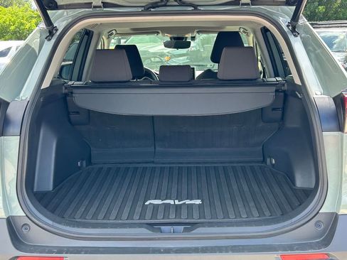 Used 2021 Toyota RAV4 XLE w/ Convenience Package AWD/4WD image 15