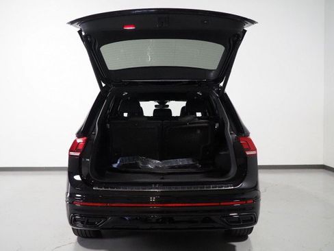 Used 2024 Volkswagen Tiguan SE R-Line FWD image 35