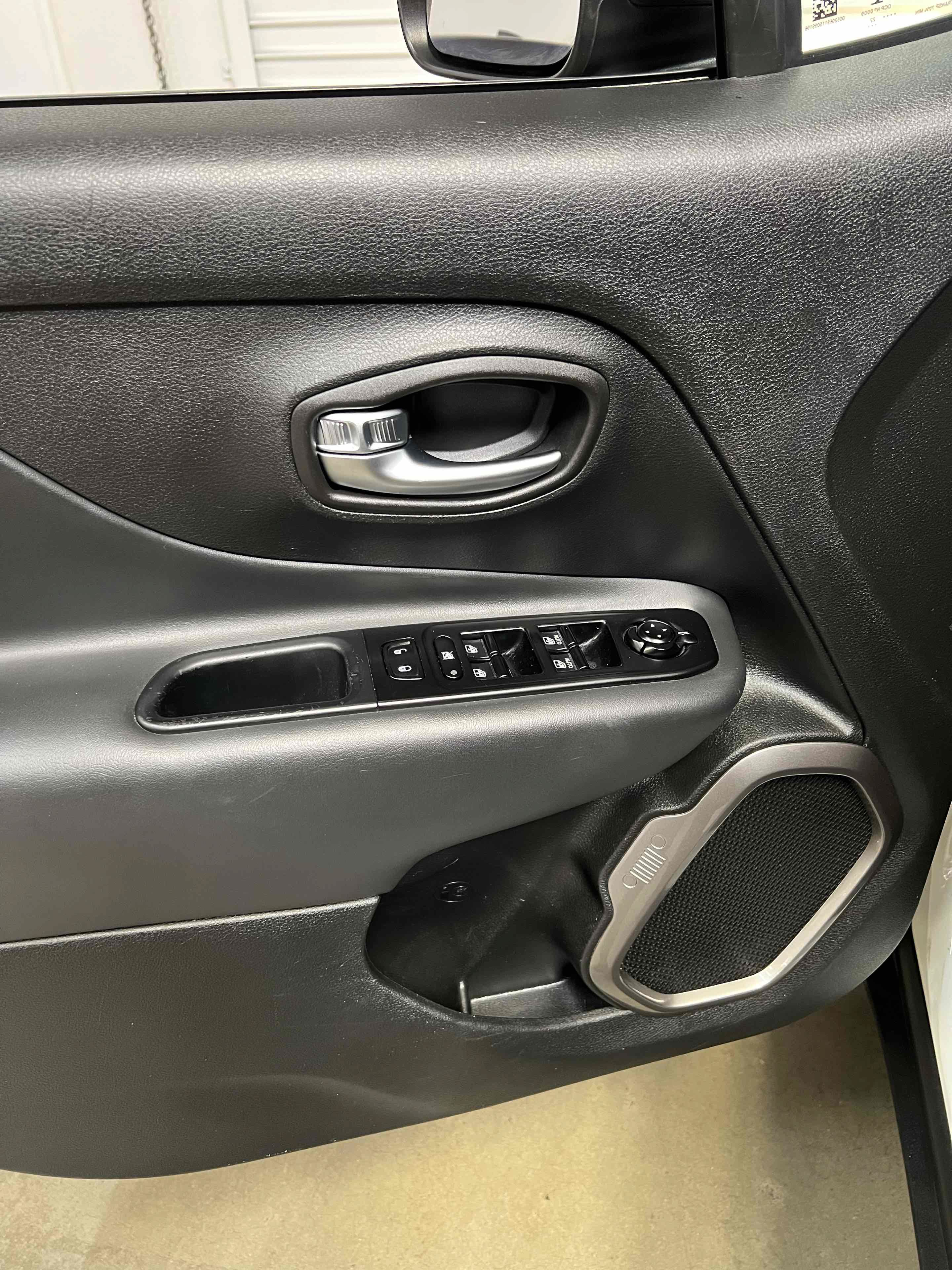 Used 2022 Jeep Renegade Latitude AWD/4WD image 78