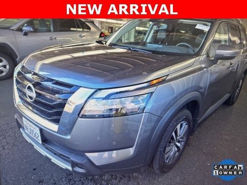 Certified 2024 Nissan Pathfinder SL image 2