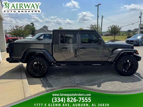 Used 2024 Jeep Gladiator Sport AWD/4WD image 5