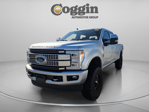 Used 2019 Ford F250 Platinum w/ Platinum Ultimate Package image 3