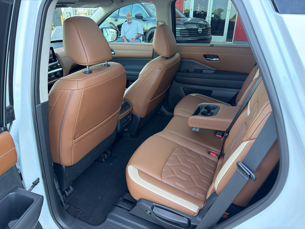 Used 2026 Nissan Pathfinder Platinum w/ Cargo Package AWD/4WD image 17