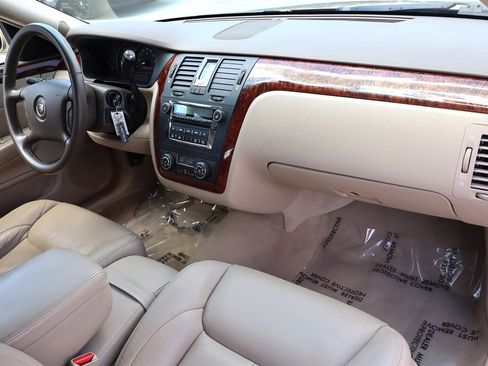Used 2006 Cadillac DTS w/ Trunk Convenience Package FWD image 19