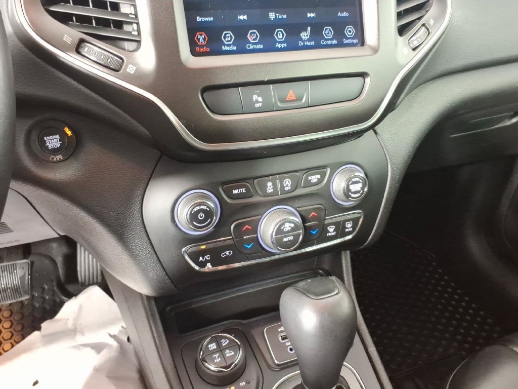 Used 2019 Jeep Cherokee Trailhawk w/ Cold Weather Group AWD/4WD image 19