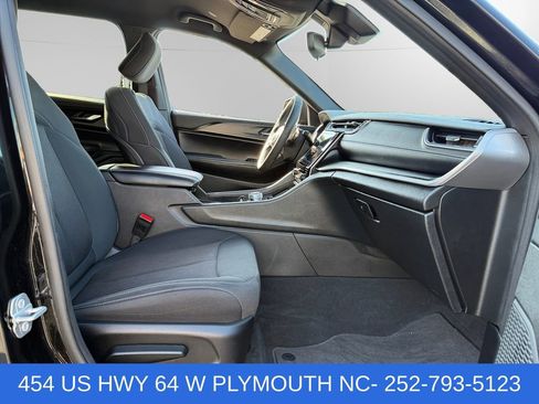 Used 2024 Jeep Grand Cherokee L Laredo AWD/4WD image 15