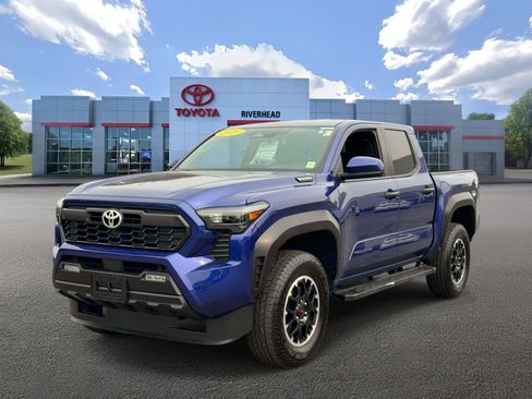Certified 2025 Toyota Tacoma TRD Off-Road AWD/4WD image 1