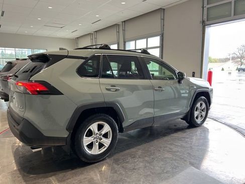 Used 2021 Toyota RAV4 XLE w/ XLE Grade Weather Package AWD/4WD image 8