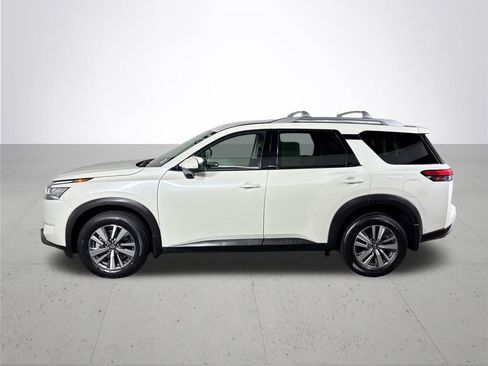 Used 2023 Nissan Pathfinder SL AWD/4WD image 9