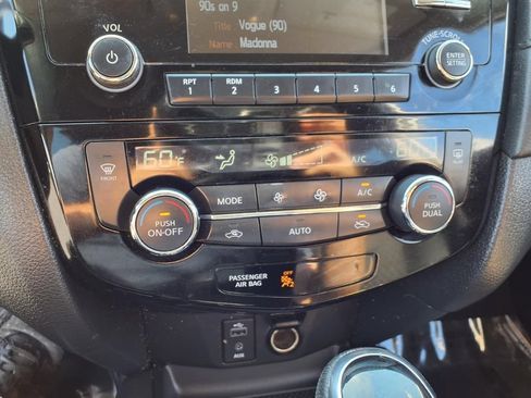 Used 2017 Nissan Rogue SV FWD image 9