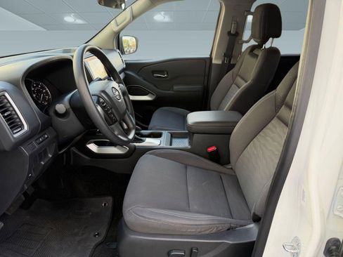 Used 2024 Nissan Frontier SV AWD/4WD image 5