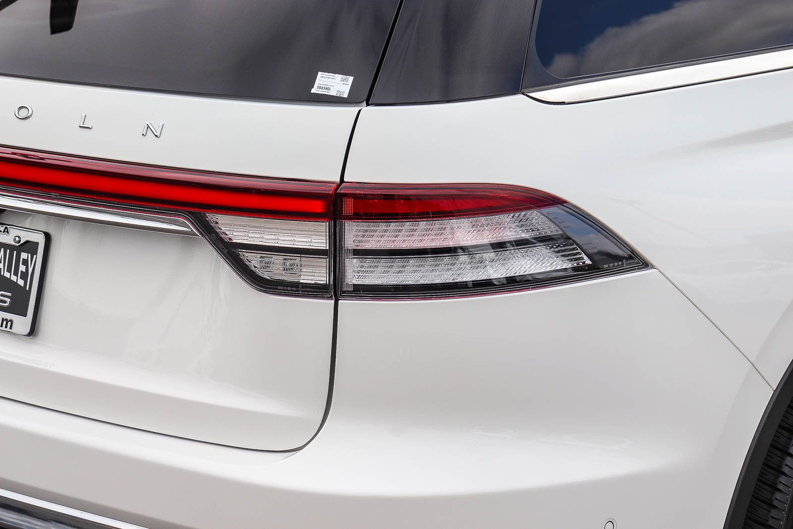 Used 2022 Lincoln Aviator Reserve w/ Equipment Group 201A AWD/4WD image 8