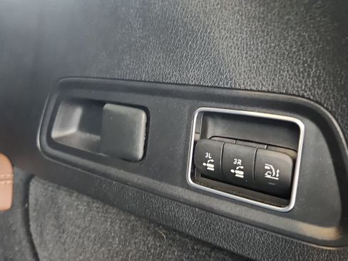 Used 2024 Mercedes-Benz GLS 450 4MATIC image 32