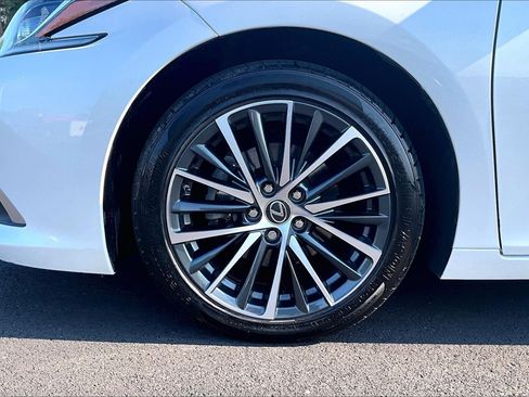 Used 2022 Lexus ES 350 w/ Premium Package FWD image 8