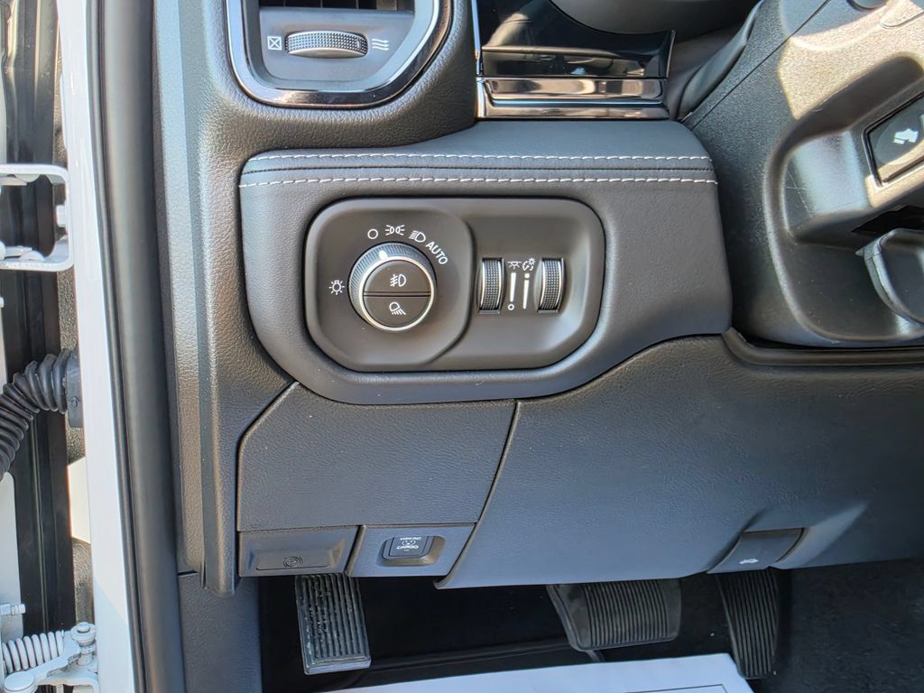 New 2027 RAM 2500 Limited AWD/4WD image 16