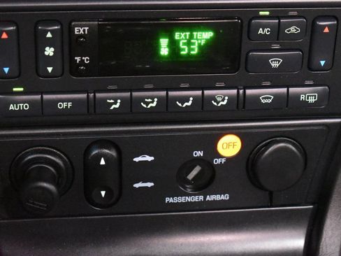 Used 2002 Ford Thunderbird image 34