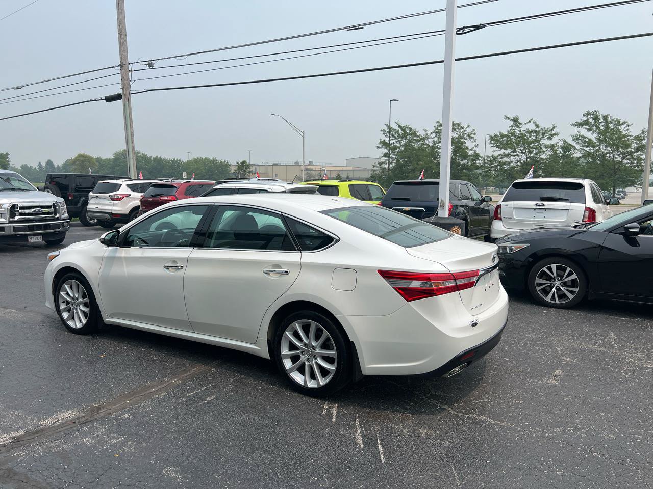 Used 2014 Toyota Avalon Limited FWD image 3