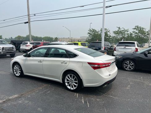 Used 2014 Toyota Avalon Limited FWD image 3