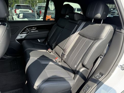 Used 2025 Land Rover Range Rover Long Wheelbase SE AWD/4WD image 32