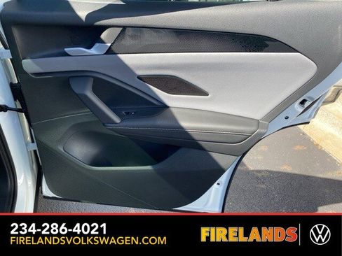 New 2025 Volkswagen Tiguan SE image 50