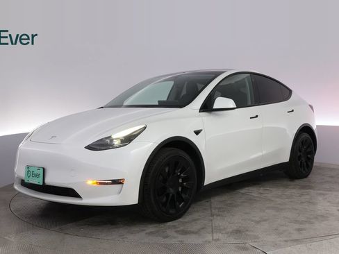 Used 2023 Tesla Model Y AWD image 2