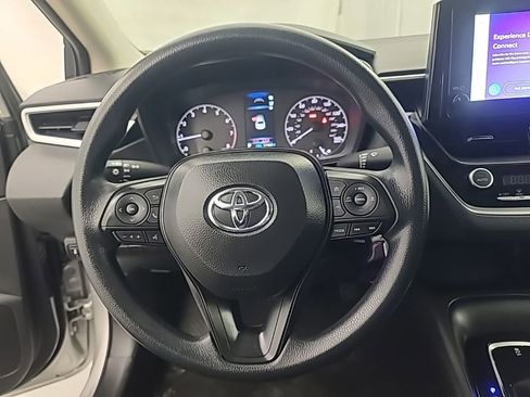 Used 2025 Toyota Corolla LE image 31
