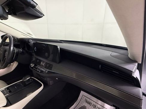 Used 2022 Lexus LS 500 w/ Luxury Package image 33