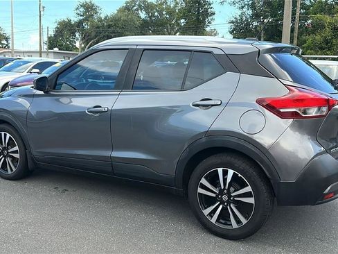 Used 2019 Nissan Kicks SV FWD image 10