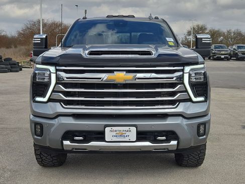 Used 2024 Chevrolet Silverado 2500 High Country w/ High Country Premium Package image 8