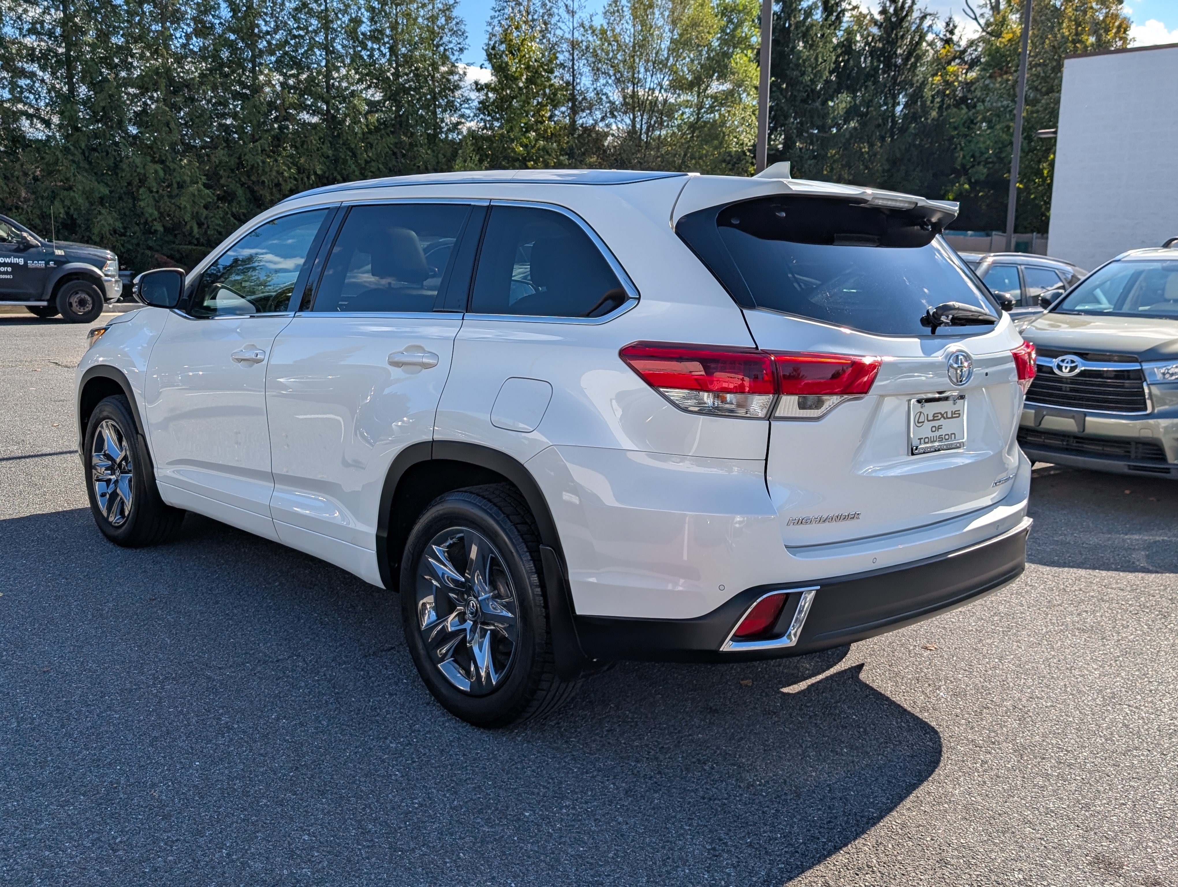 Used 2017 Toyota Highlander Limited Platinum w/ Carpet Mat Package AWD/4WD image 5