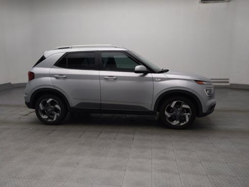 Used 2021 Hyundai Venue SEL FWD image 11