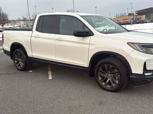 Used 2023 Honda Ridgeline Sport image 2