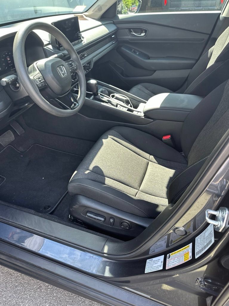 Used 2025 Honda Accord SE image 12