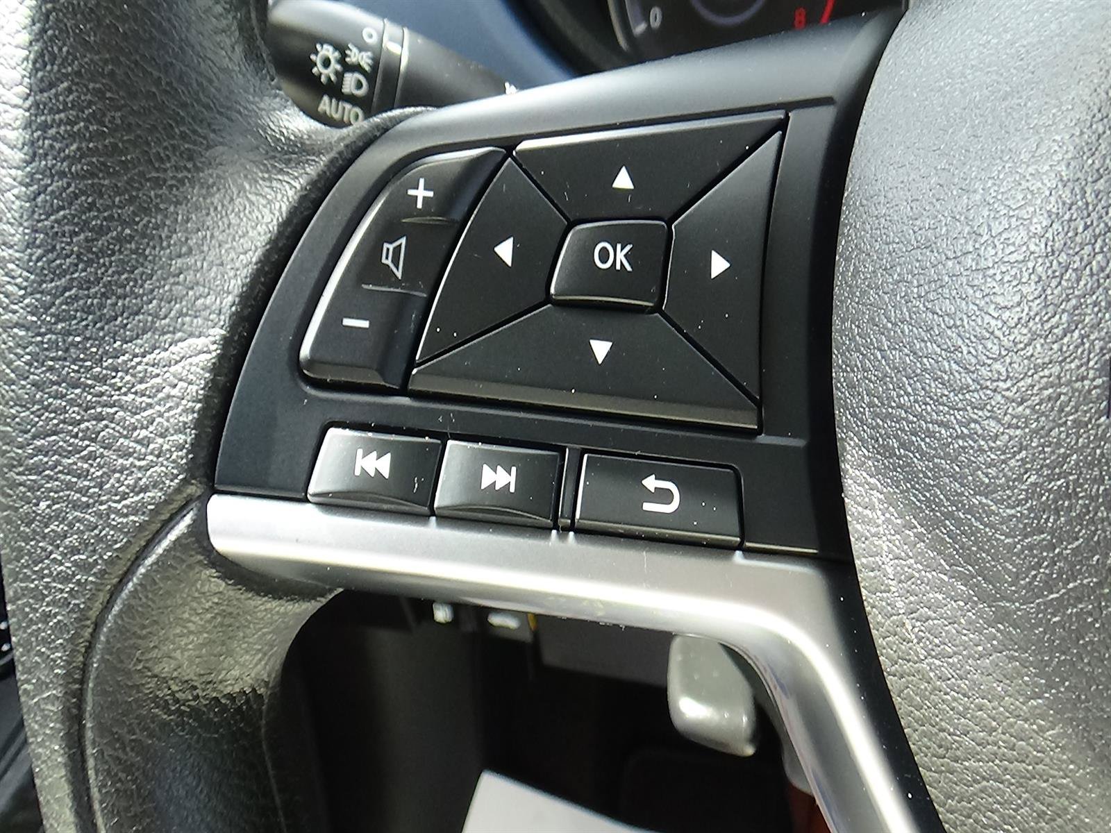 Used 2025 Nissan Versa SV FWD image 20