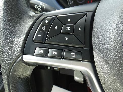 Used 2025 Nissan Versa SV FWD image 20