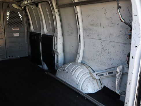 Used 2017 Chevrolet Express 2500 image 17