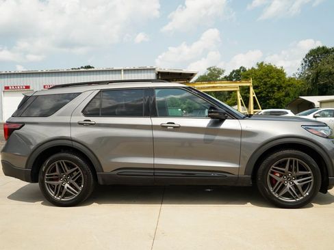 Used 2025 Ford Explorer ST-Line w/ ST-Line Street Pack AWD/4WD image 3