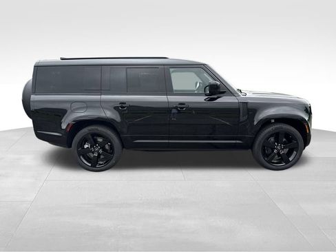 New 2025 Land Rover Defender 130 X-Dynamic SE image 6