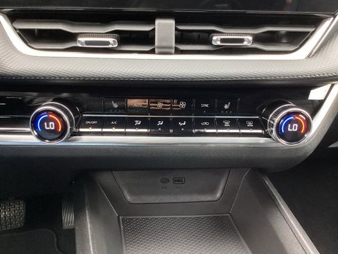 Used 2025 Chevrolet Equinox LT w/ Convenience Package II image 24