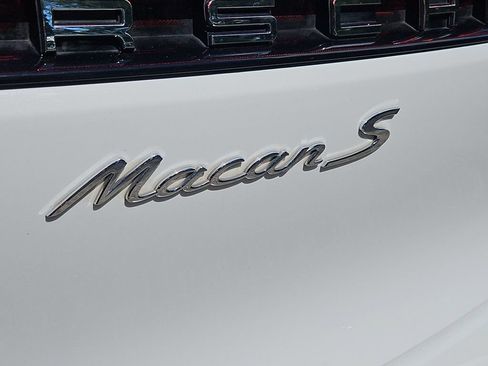Certified 2023 Porsche Macan S AWD/4WD image 13