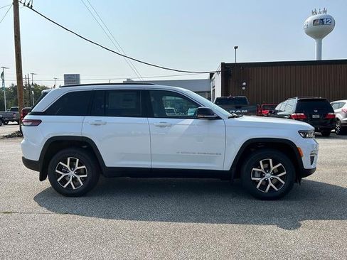 New 2025 Jeep Grand Cherokee Limited w/ Trailer Tow Package image 2