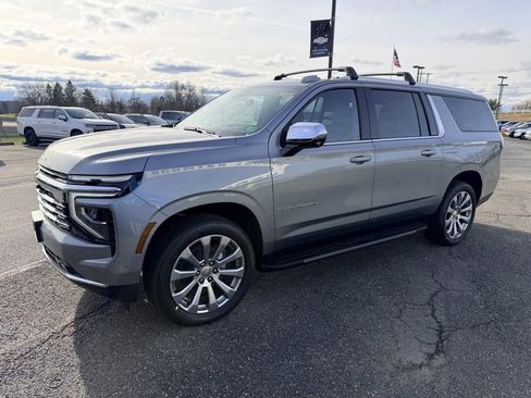 New 2026 Chevrolet Suburban Premier image 3