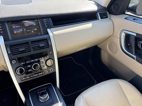 Used 2017 Land Rover Discovery Sport HSE image 11