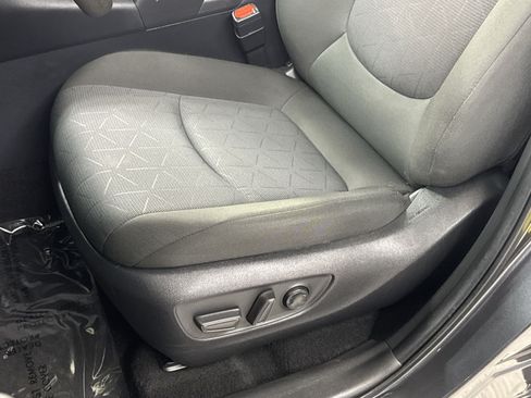 Used 2025 Toyota RAV4 XLE AWD/4WD image 26
