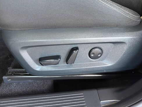 Used 2025 Nissan Rogue SV FWD image 23