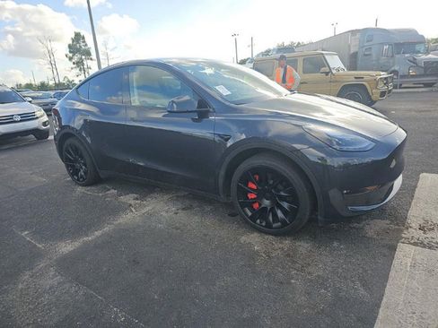 Used 2024 Tesla Model Y Long Range image 3