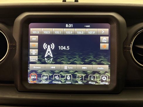 Used 2021 Jeep Wrangler Unlimited Sahara AWD/4WD image 8