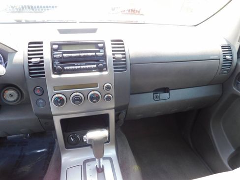 Used 2005 Nissan Pathfinder SE Off-Road w/ (P01) SE Off-Road Premium Pkg AWD/4WD image 9